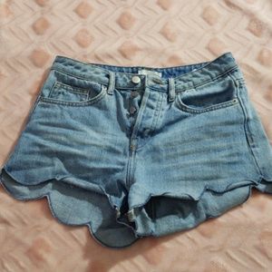 Scalloped hem denim shorts